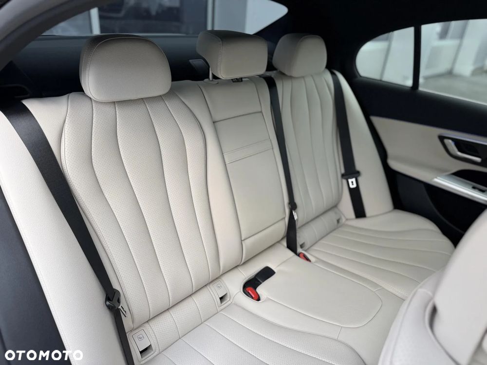Mercedes-Benz Klasa E 300 PHEV 4-Matic AMG 9G-Tronic - 12