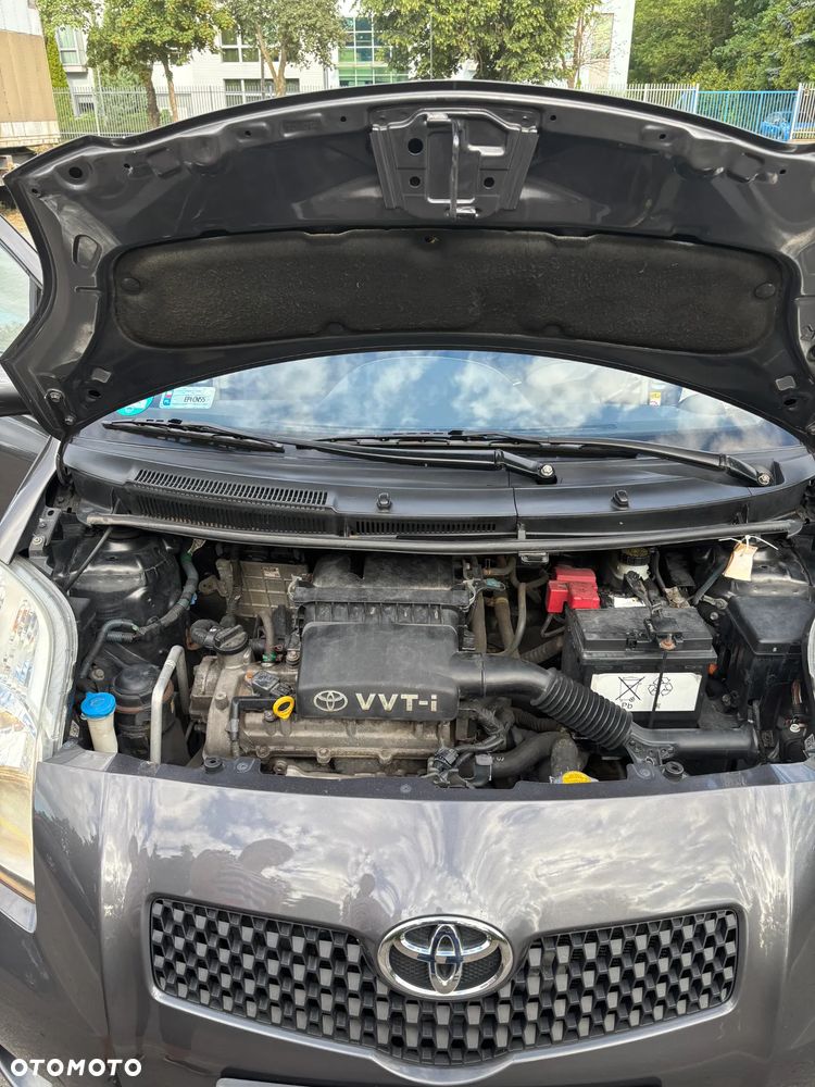 Toyota Yaris 1.3 Sol - 9