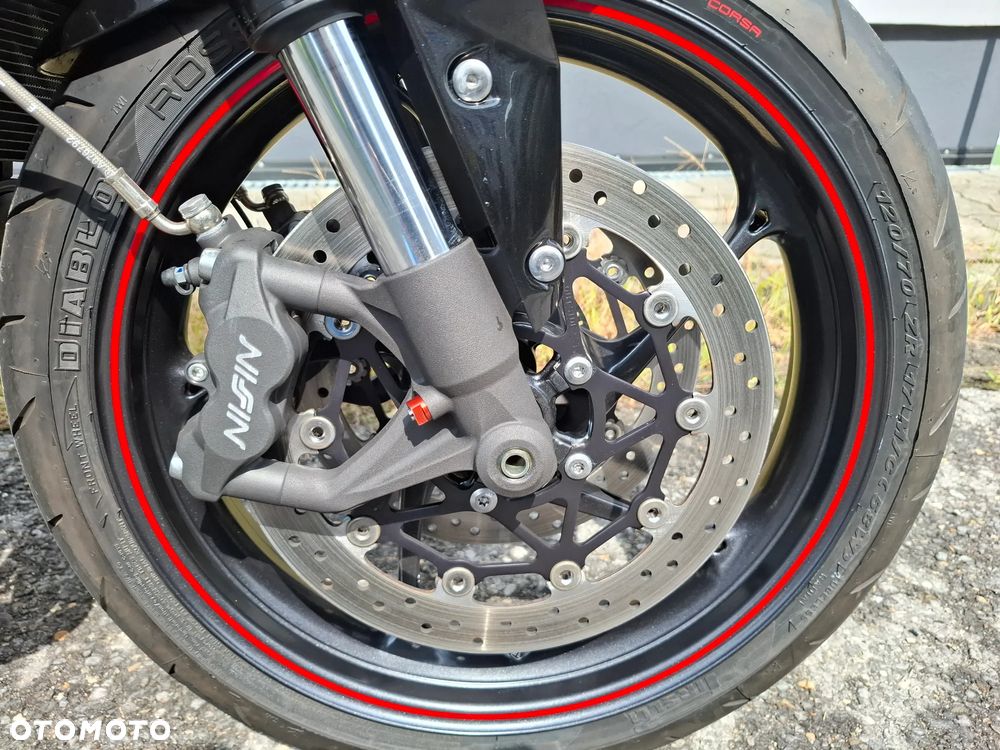 Triumph Street Triple - 11