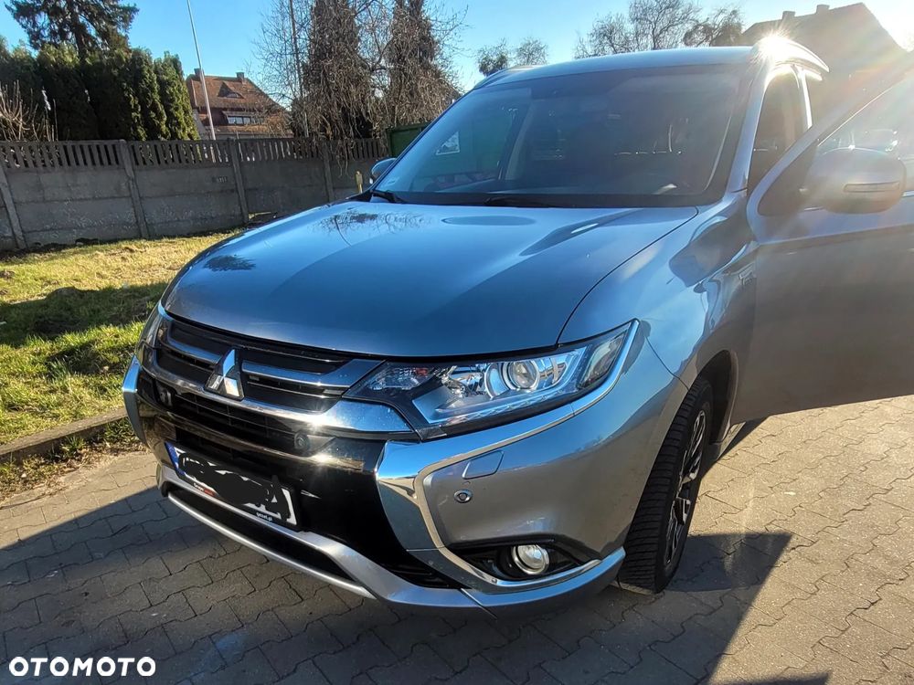 Mitsubishi Outlander - 2