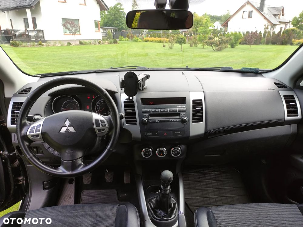 Mitsubishi Outlander - 8