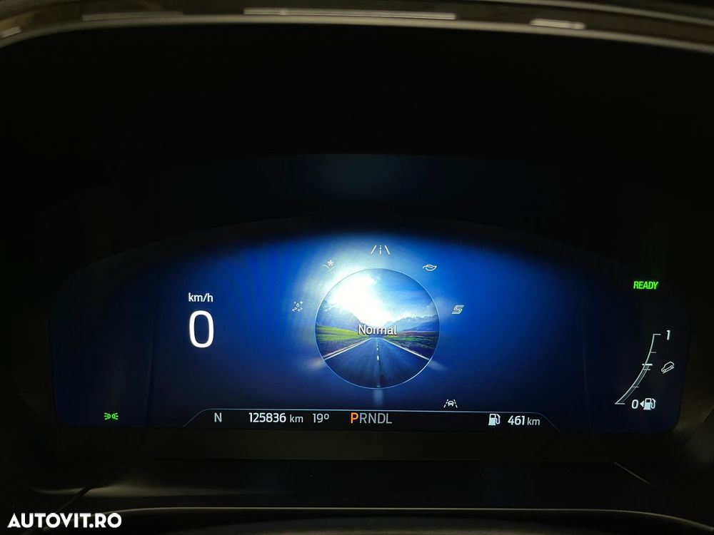 Ford Kuga 2.5 Duratec FHEV 4x4 ST-LINE - 27