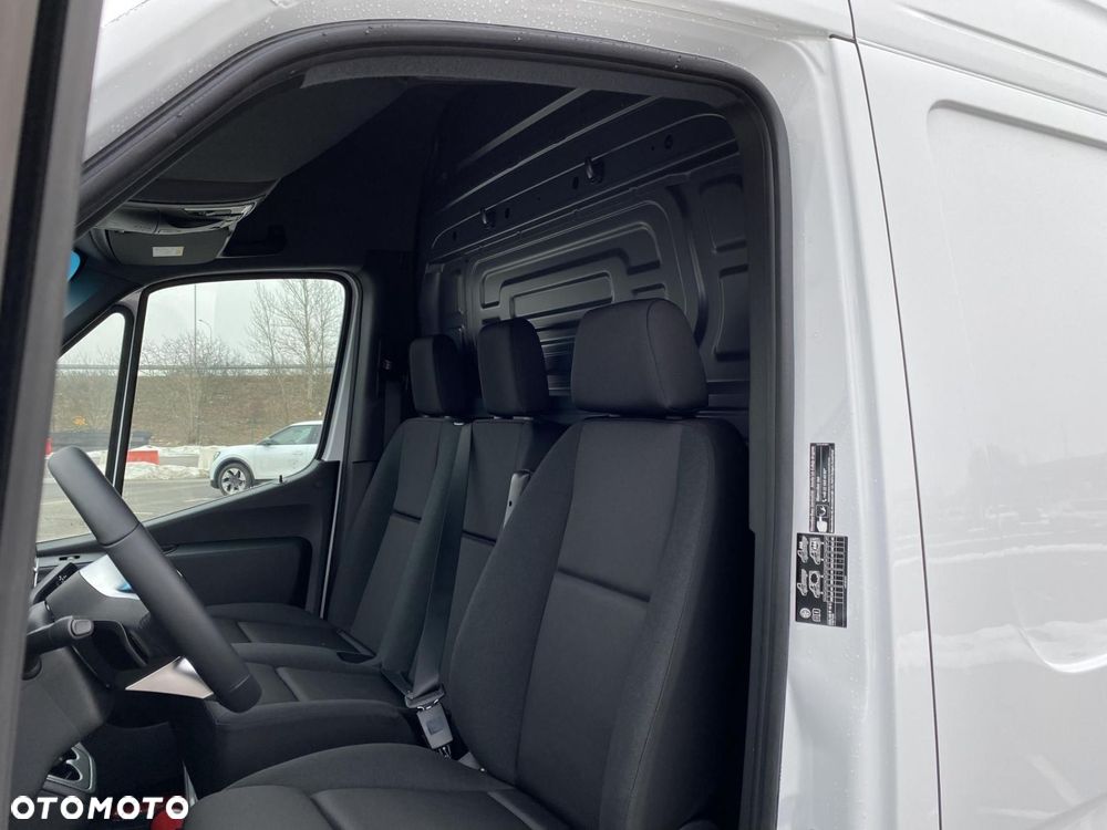 Mercedes-Benz Sprinter - 12