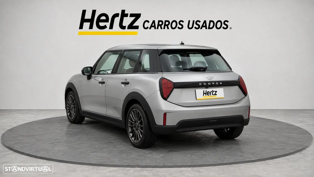 MINI 5 Portas Cooper Premium Essential Auto - 4