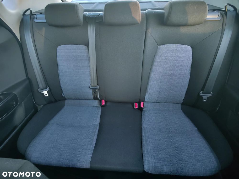 Kia Ceed - 12