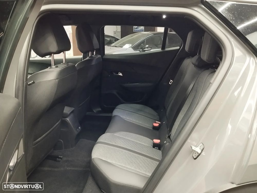 Peugeot 2008 1.2 PureTech Allure - 17