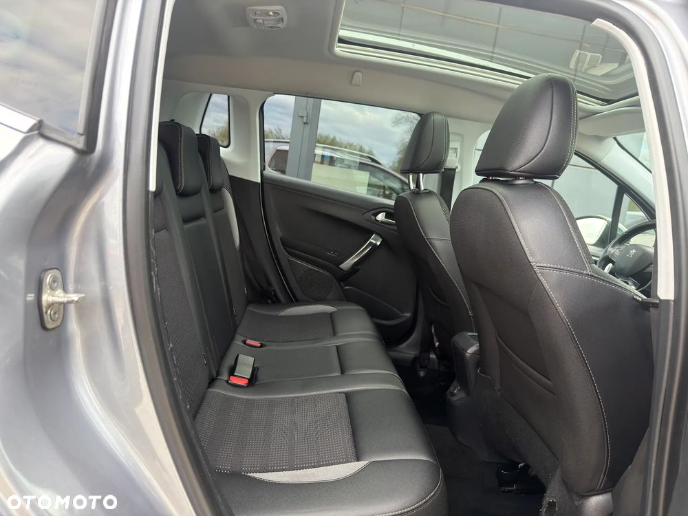 Peugeot 2008 1.2 Pure Tech GPF Allure S&S - 29