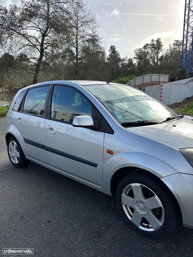 Ford Fiesta 1.4 TDCI Ambiente - 4