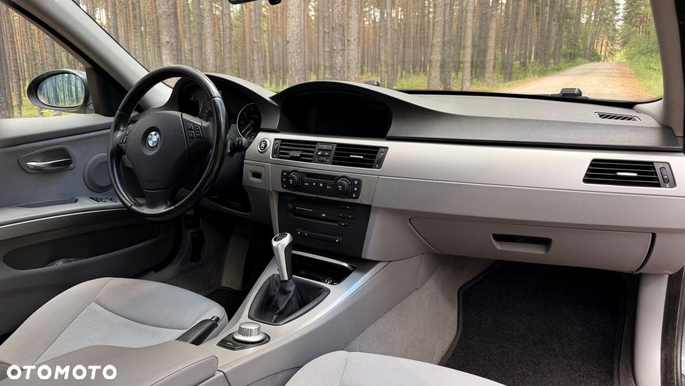 BMW Seria 3 318i - 6