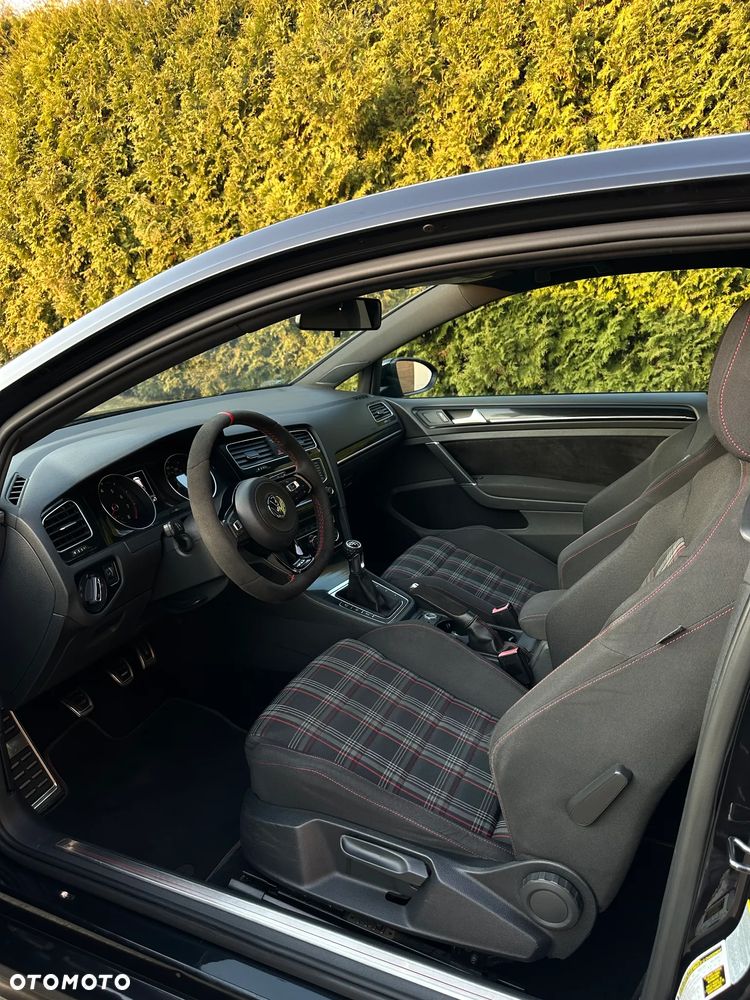 Volkswagen Golf 2.0 GTI - 23