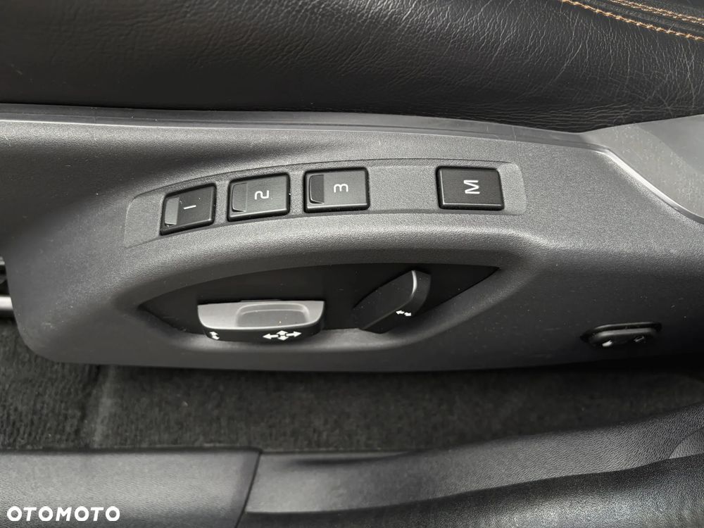 Volvo XC 60 D4 Geartronic Summum - 32
