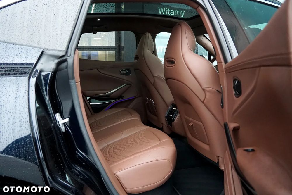 Aston Martin DBX - 23