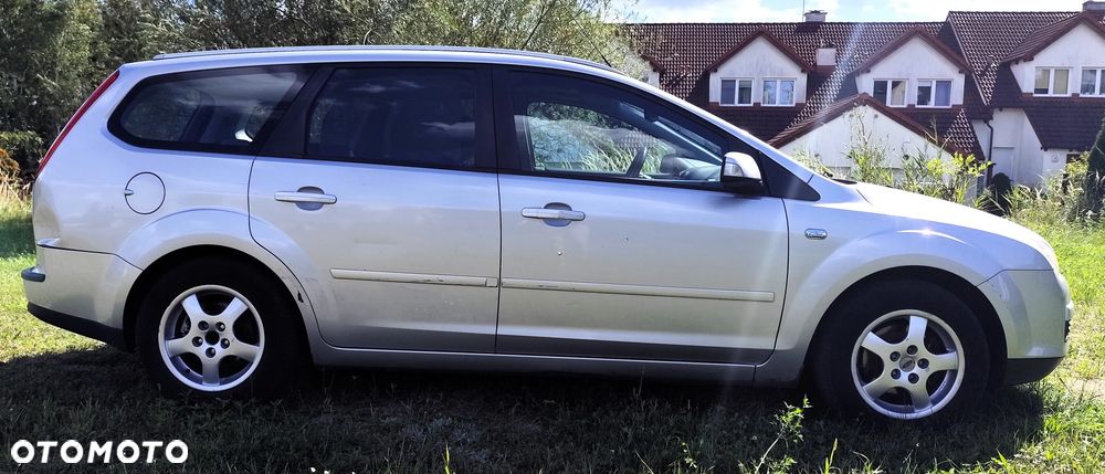 Ford Focus 1.6 TDCi DPF Ghia - 4