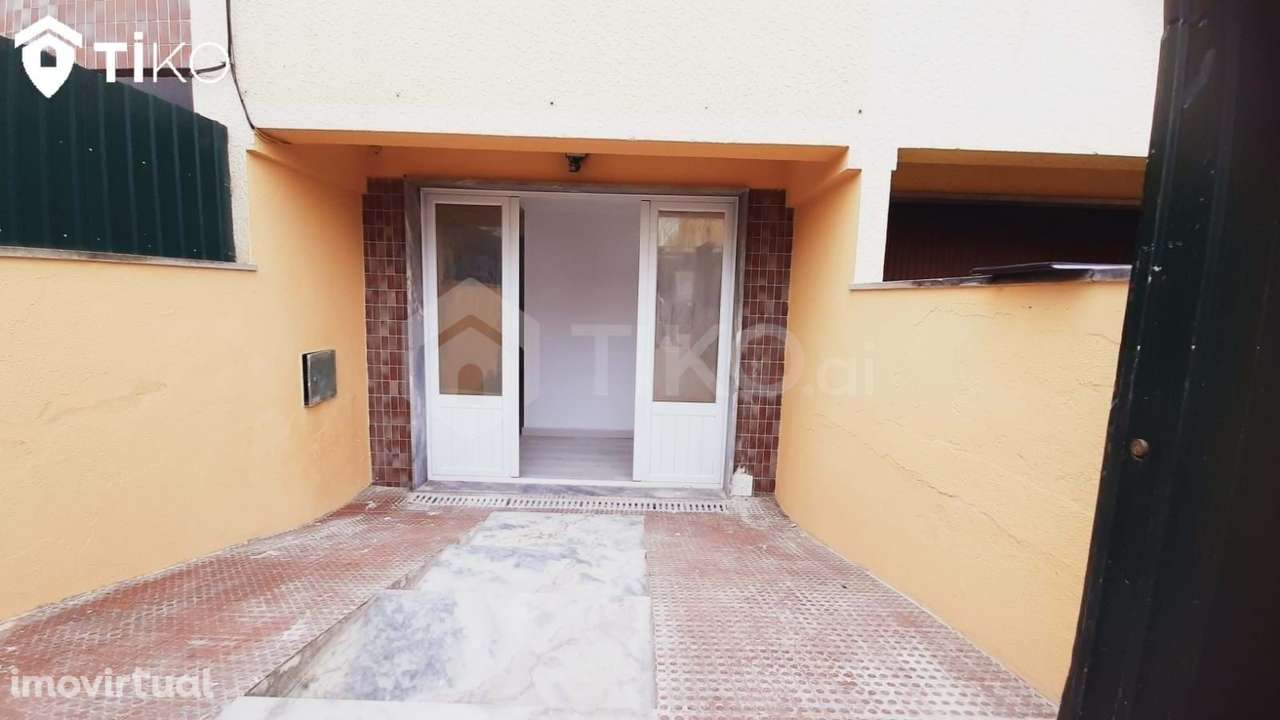 Loja Transformada em Apartamento  em Vale de Milhaços Corroios - Grande imagem: 3/20