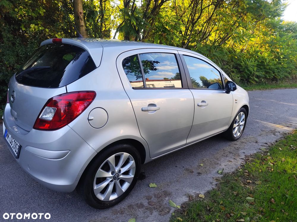 Opel Corsa 1.2 16V Cosmo - 4