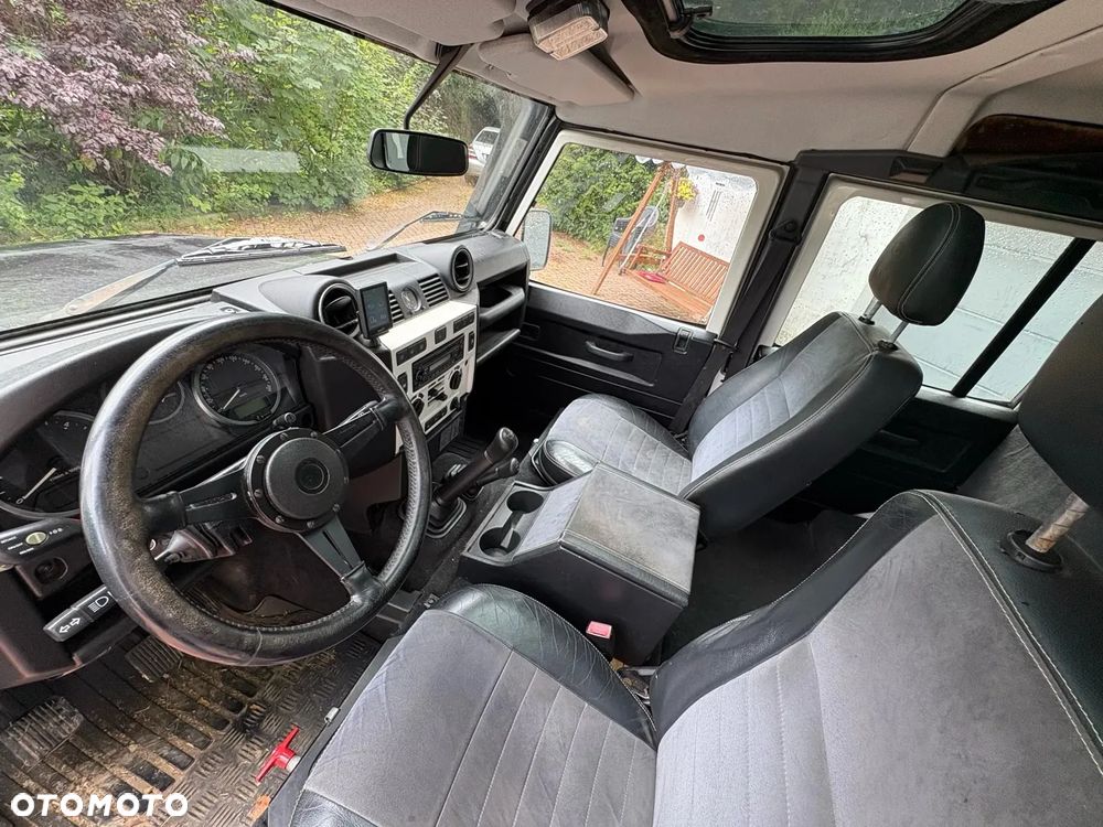 Land Rover Defender 110 SE - 25