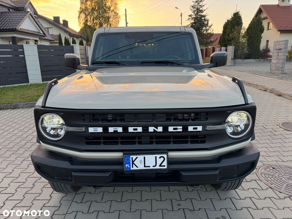 Ford Bronco - 9