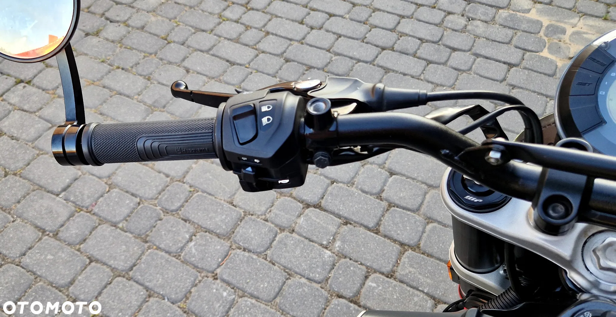 Husqvarna Svartpilen - 11
