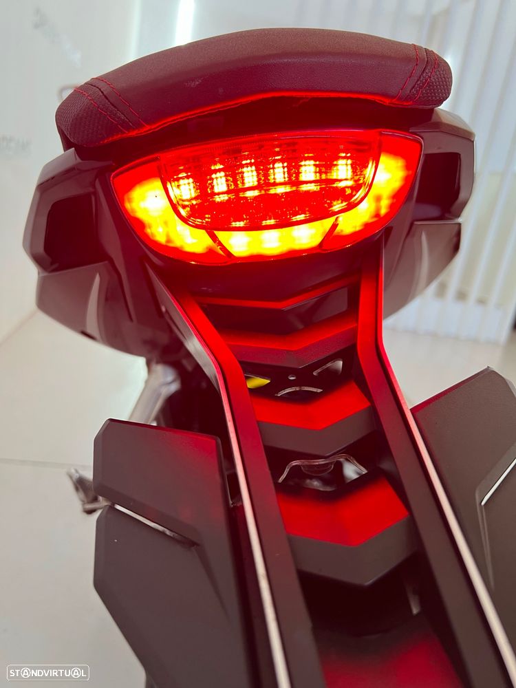 Honda CBR 650R - 9