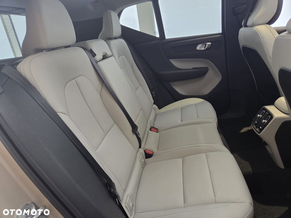 Volvo XC 40 B4 B DKG Ultimate Dark - 9