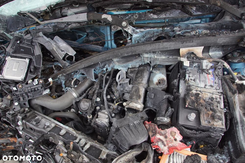 Auto na części - Renault Arkana Lift 1.3 TCE 140 KM H5H490 DW5007 TERRF 2024R Silnik Skrzynia Drzwi Błotnik Zderzak Klapa Lampa Lusterko Klamka Szyba Deska Kokpit Sterownik Moduł Czujnik Licznik Wyświetlacz Panel Kierownica - 17