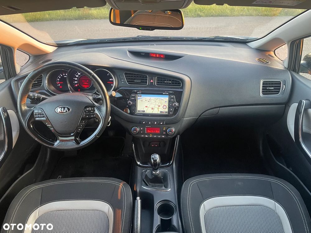 Kia Ceed 1.6 CRDi 128 ISG Dream-Team Edition - 9