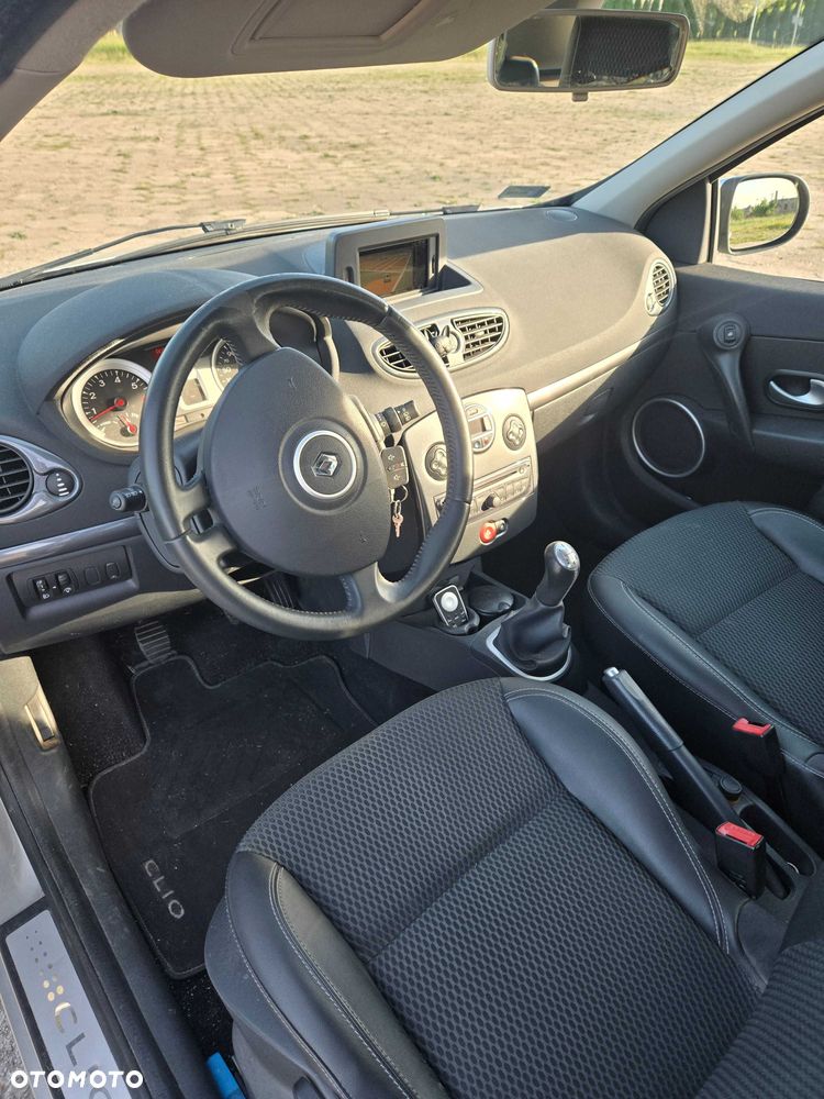 Renault Clio - 8