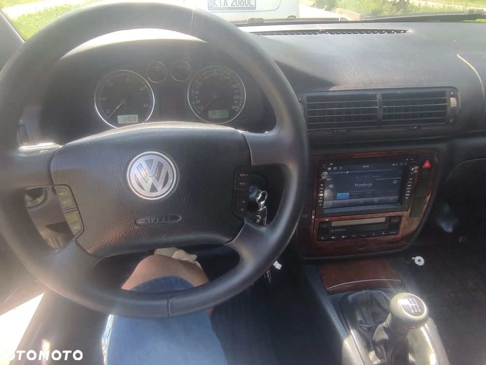 Volkswagen Passat 1.9 TDI Comfortline - 5