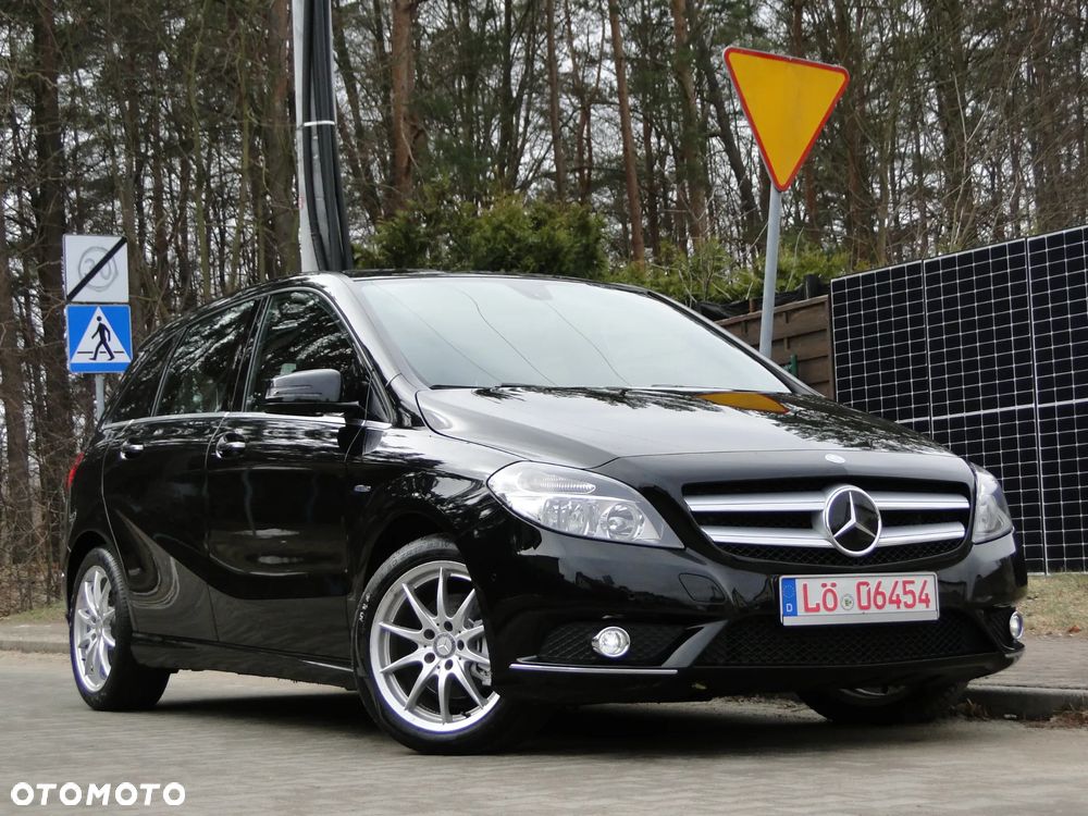 Mercedes-Benz Klasa B 180 UrbanStyle Edition - 18