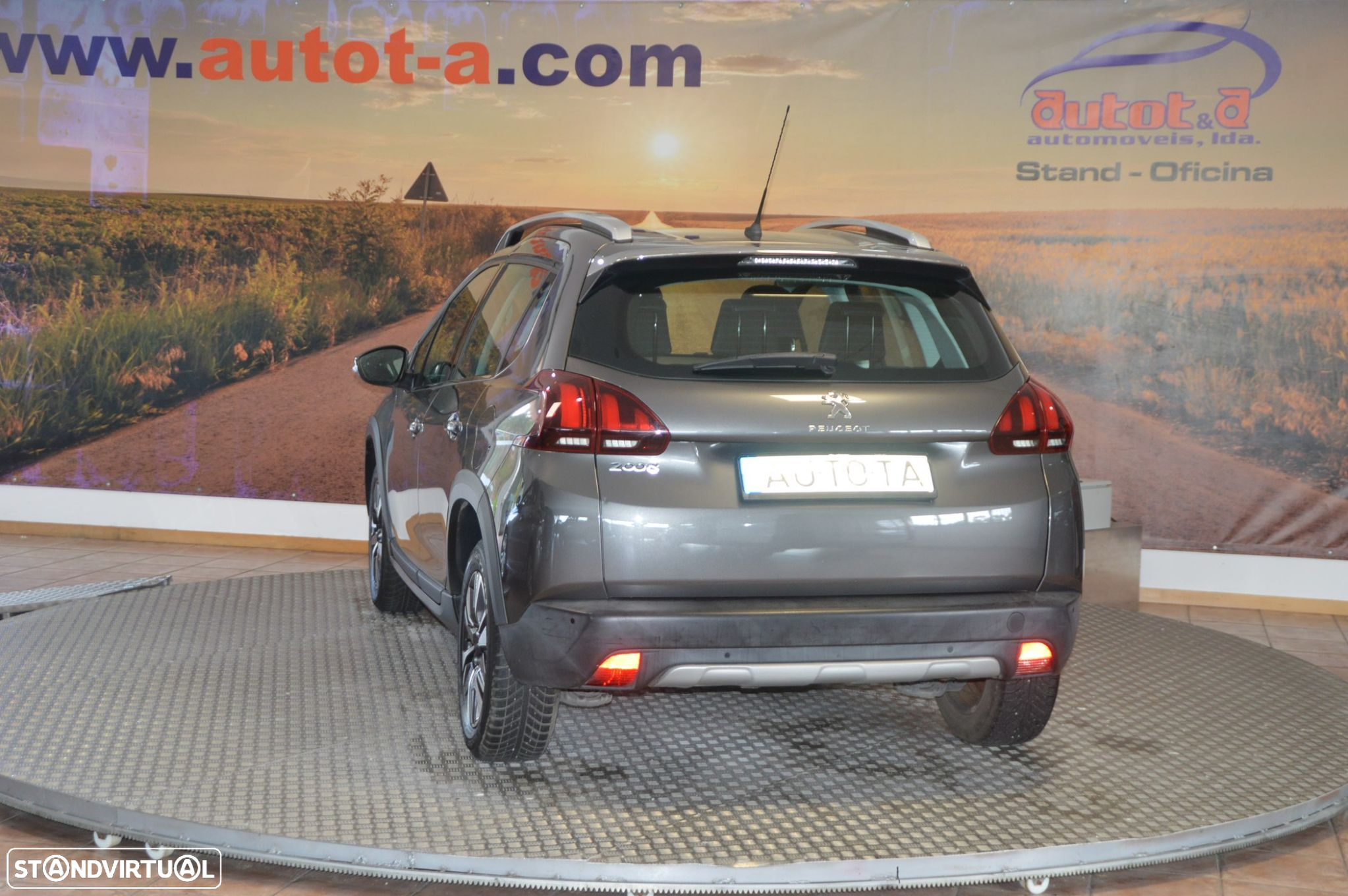 Peugeot 2008 1.2 PureTech Allure - 4