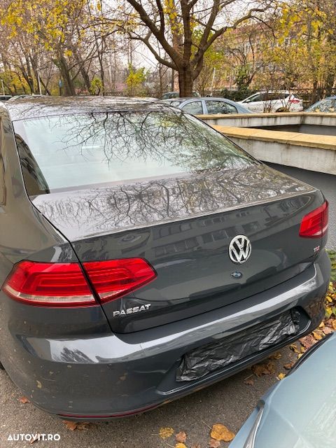 Volkswagen Passat 1.6 TDI Comfortline - 26