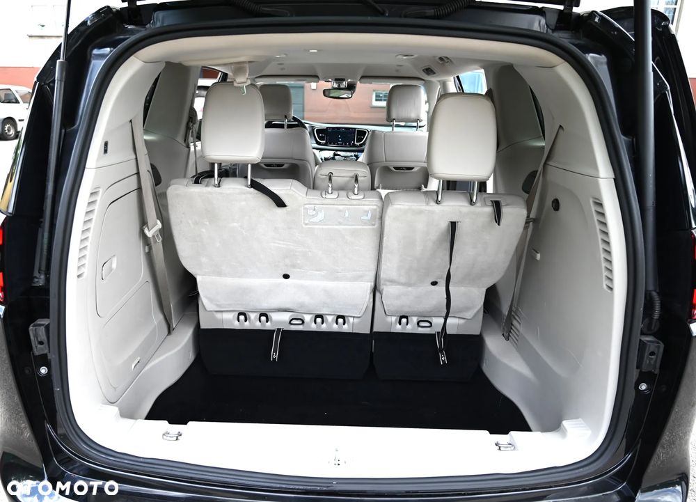 Chrysler Pacifica - 37