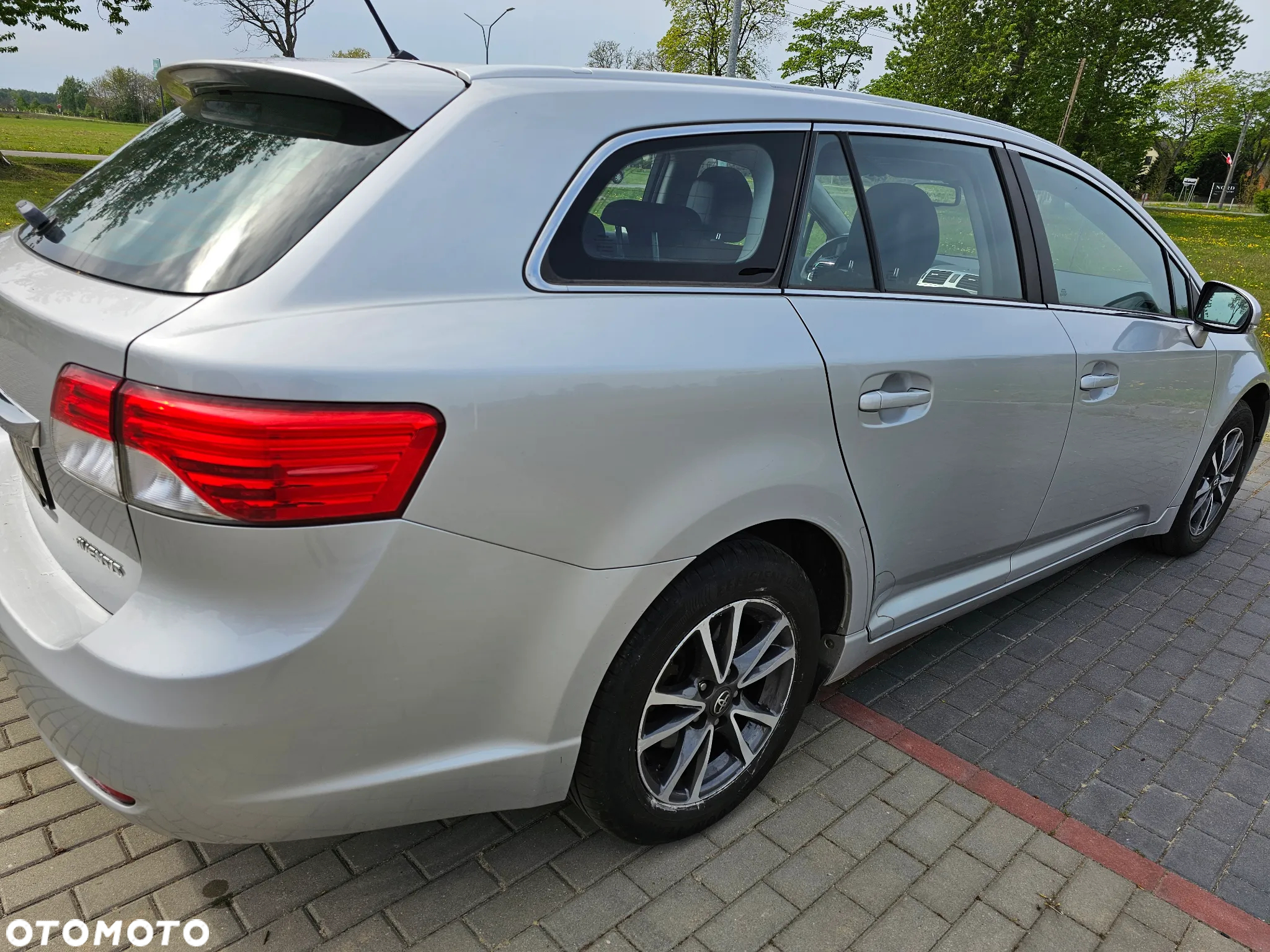 Toyota Avensis Combi 2.0 Executive - 5