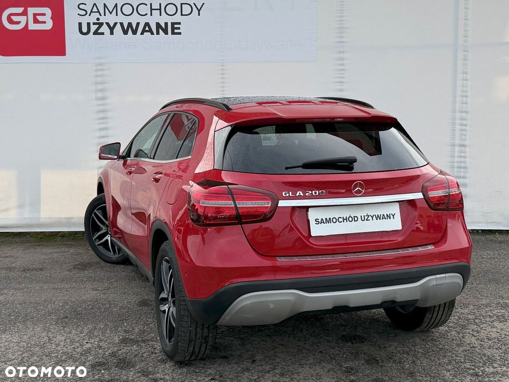 Mercedes-Benz GLA 200 7G-DCT Style - 7