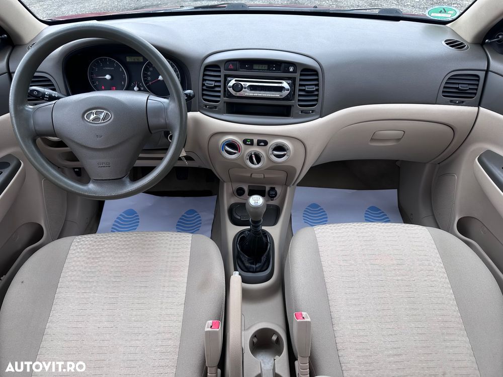 Hyundai Accent 1.4 GL - 27