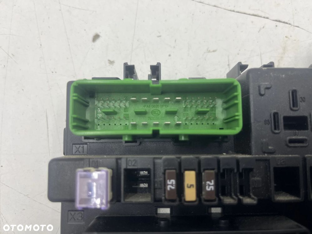 Skrzynka bezpieczników Opel Zafira B 05-14r. 13206759 moduł BSI - 8