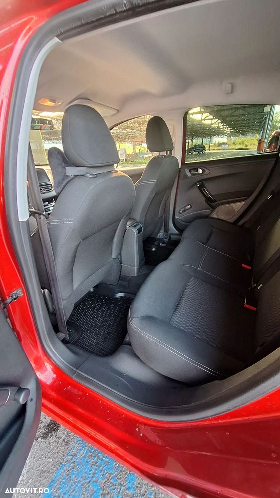 Peugeot 208 1.2 L PureTech Active - 6