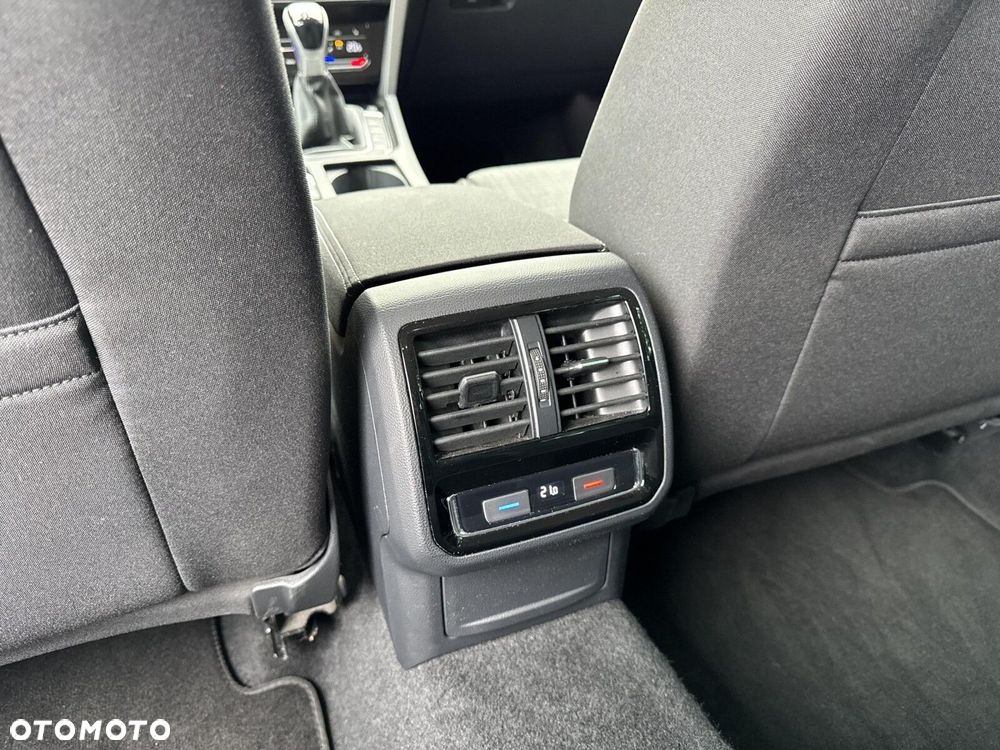 Volkswagen Passat - 38