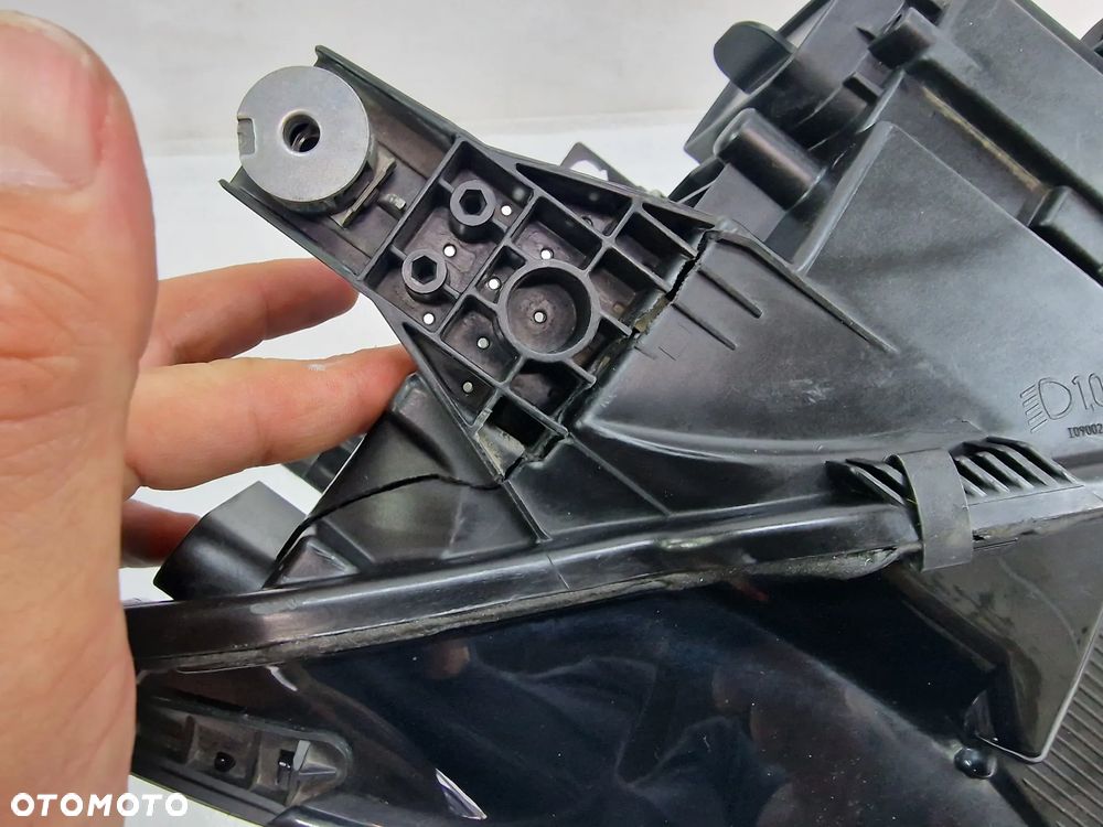 VW TOURAN II 5TA 15- PRAWA LAMPA PRZEDNIA PRZÓD , ZWYKŁA , NR 5TB941006A , NR AUKCJI LPP86 - 9