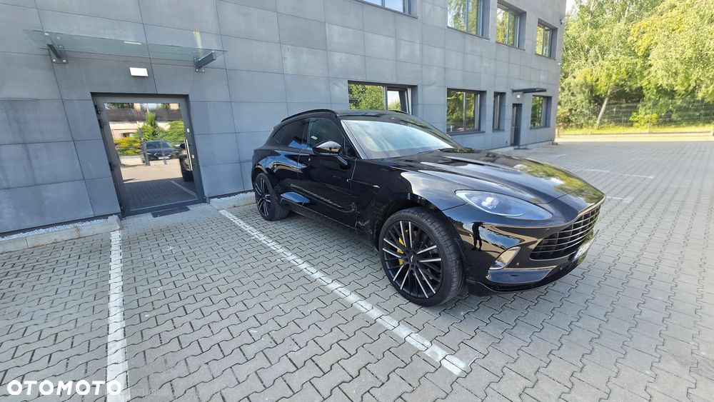 Aston Martin DBX - 23