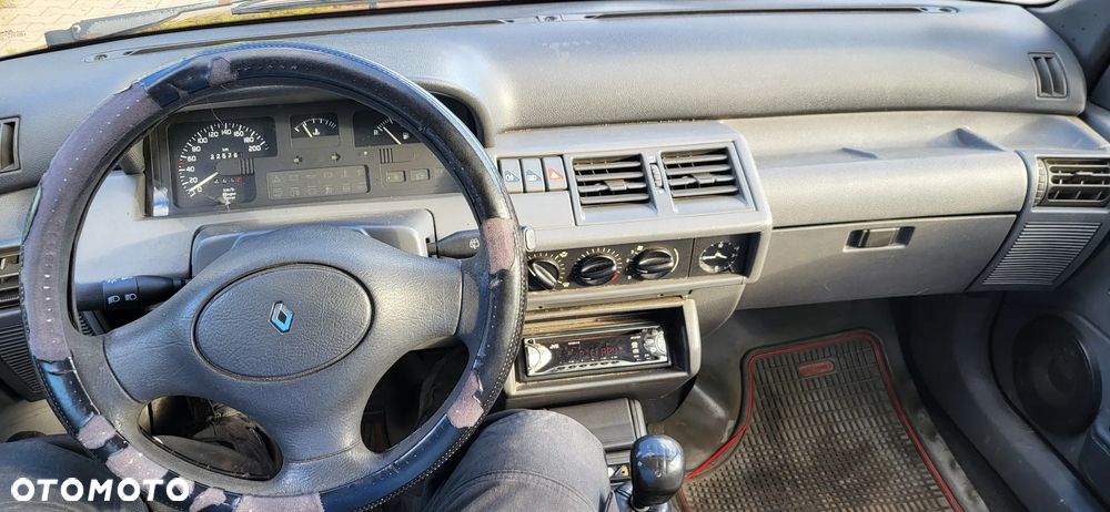 Renault Clio 1.2 RN - 8