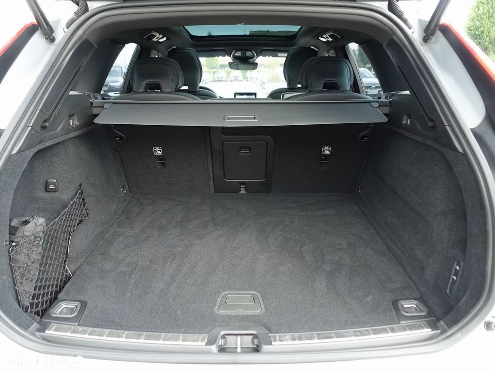 Volvo XC 60 B5 B AWD Ultra Black Edition - 9