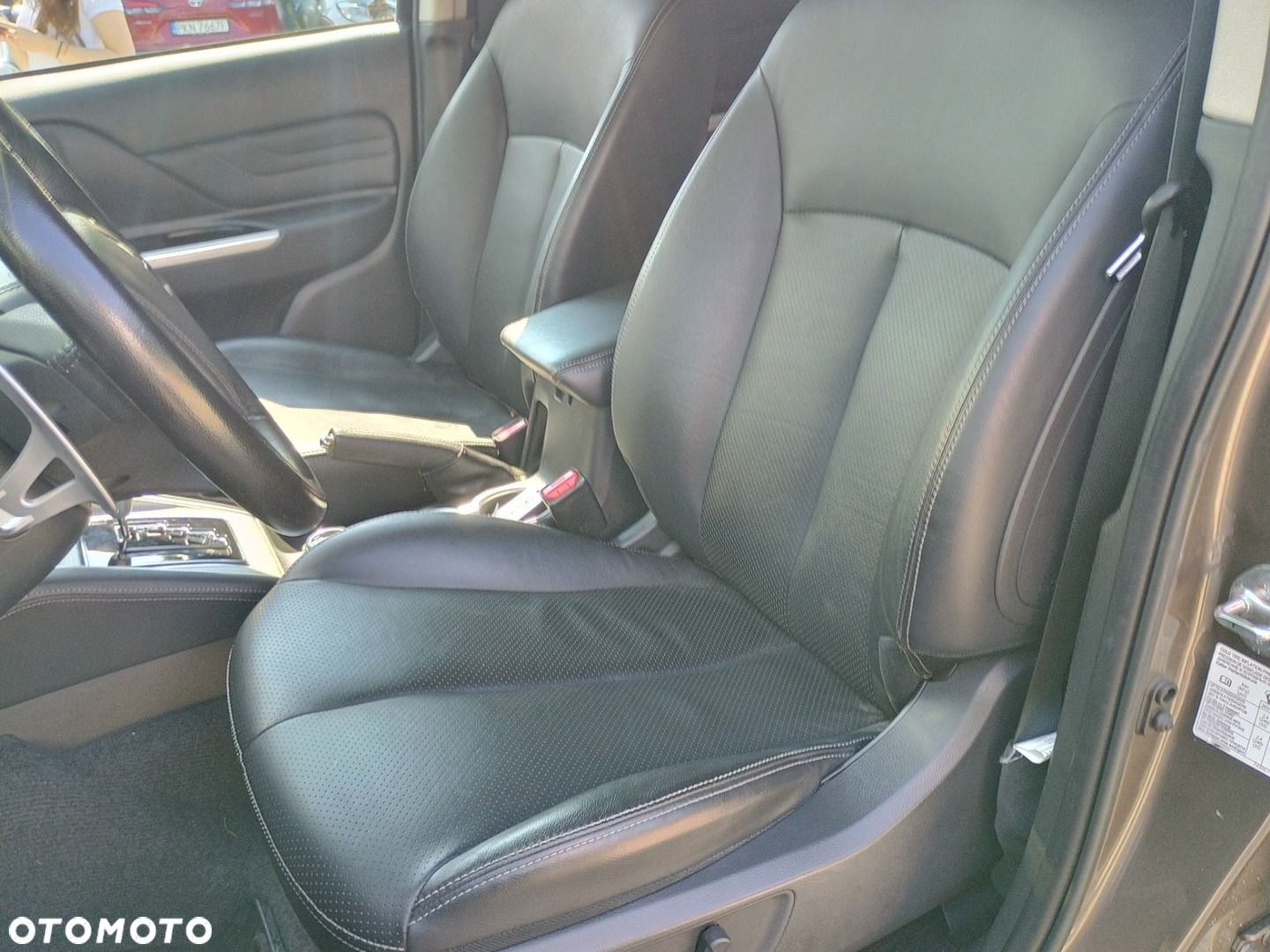 Mitsubishi L200 2.2 d DC Instyle Plus - 21