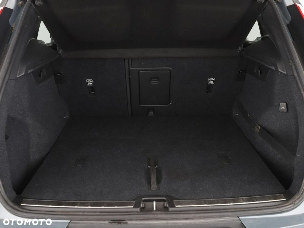 Volvo XC 40 D3 AWD R-Design - 21