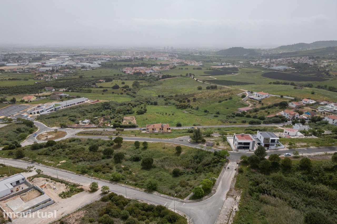 Lote de 670 m2 com Alvará para Prédio de 9 Frações em Alenquer - Grande imagem: 5/13
