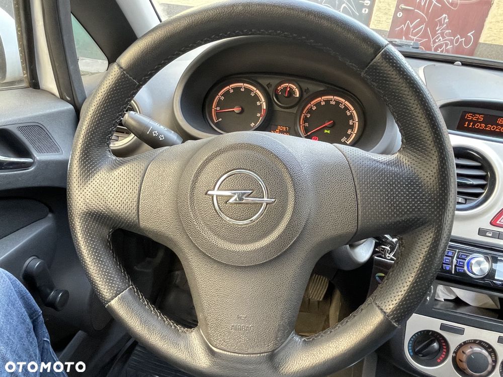 Opel Corsa 1.2 16V Essentia - 5