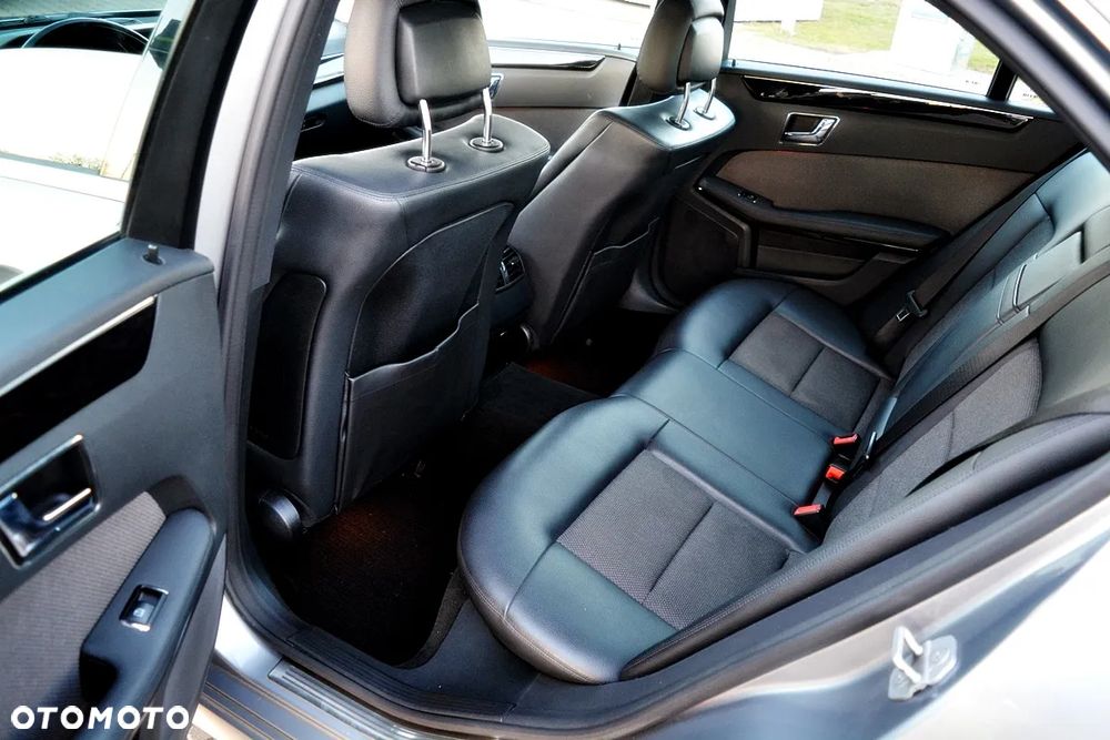 Mercedes-Benz Klasa E 350 CDI DPF 4Matic BlueEFFICIENCY 7G-TRONIC Avantgarde - 26