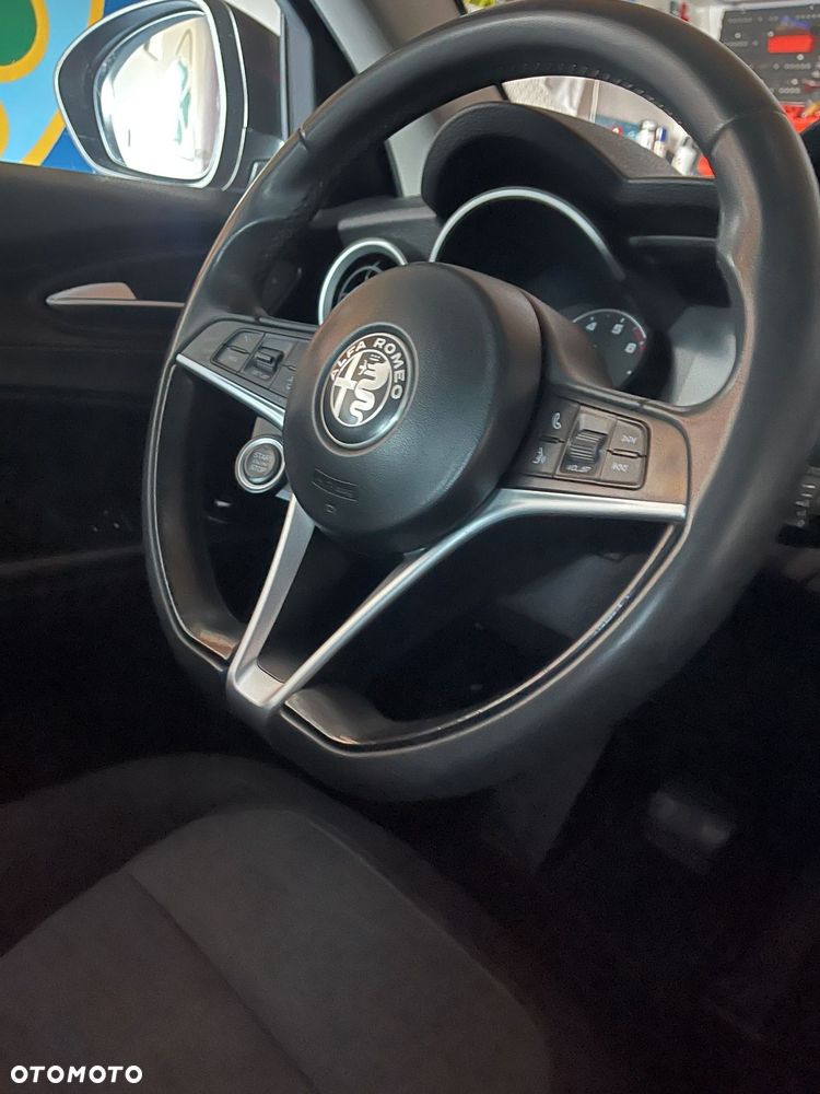Alfa Romeo Stelvio - 11