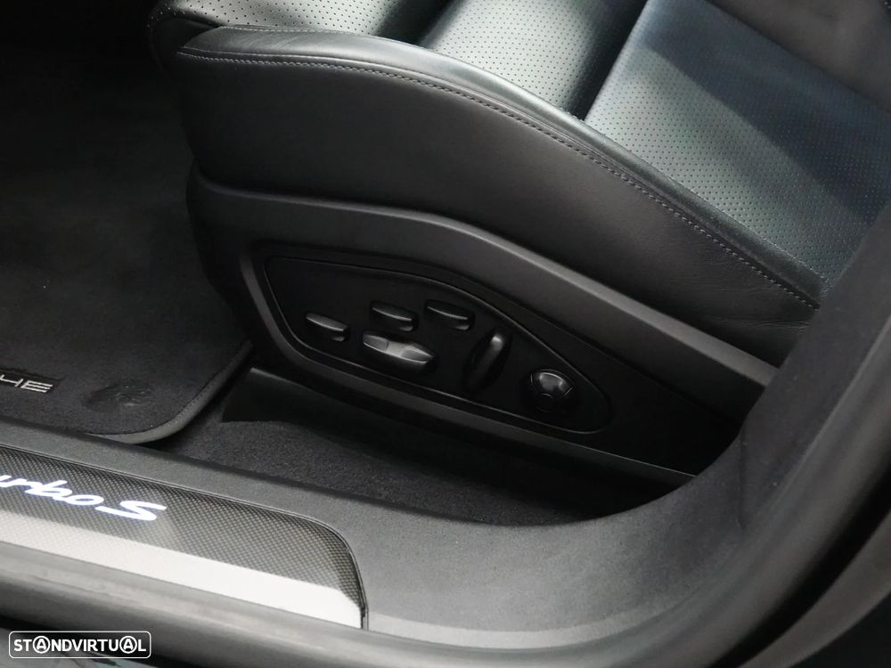 Porsche Taycan Turbo S - 21