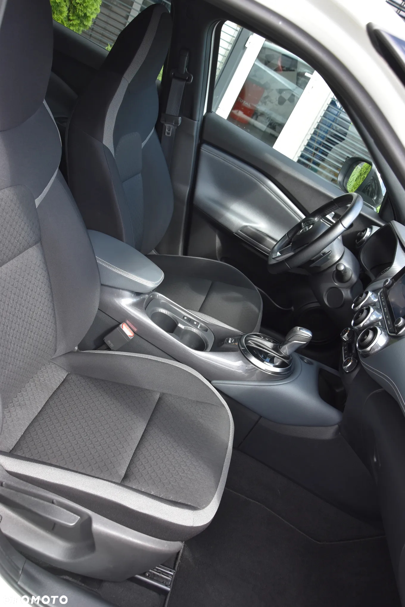 Nissan Juke 1.0 DIG-T DCT Tekna - 19